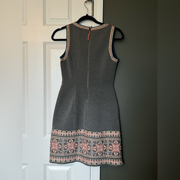 Maeve Anthropologie Gray Embroidered Shift Dress Size 2 - Picture 5 of 8